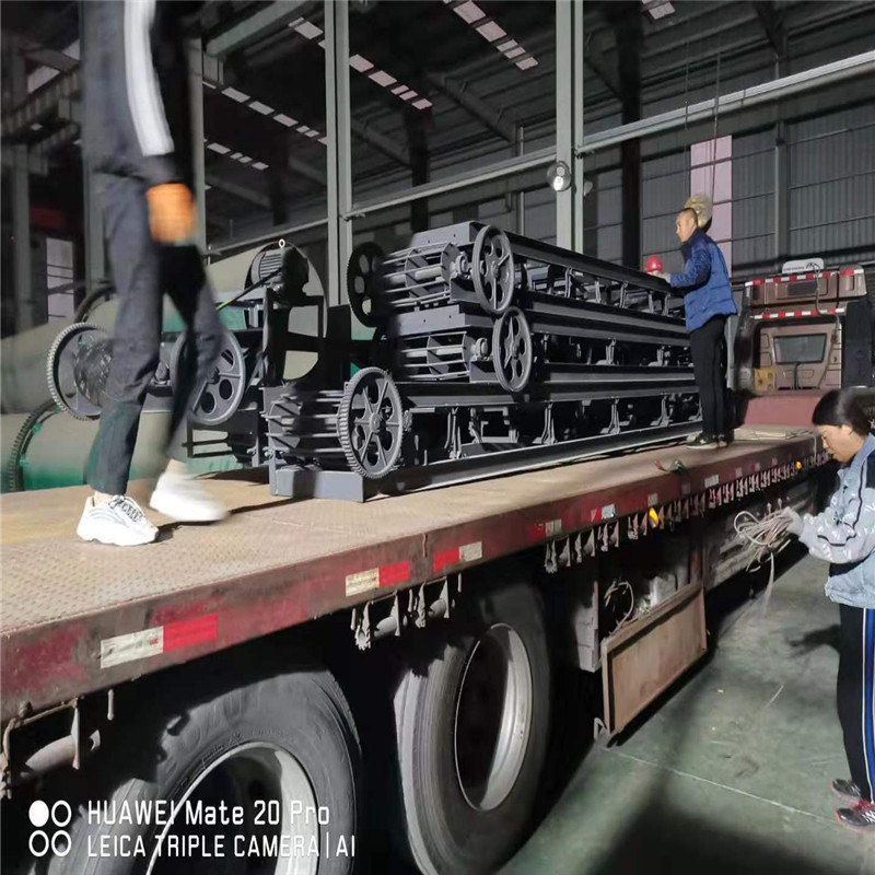 發(fā)往河北的有機肥輸送機裝車中.jpg